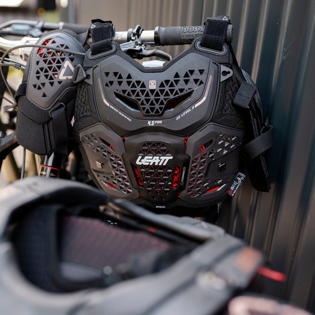 LEATT CHEST PREDECTOR 4.5 HYBRID PRO WOMEN V26 BLACK